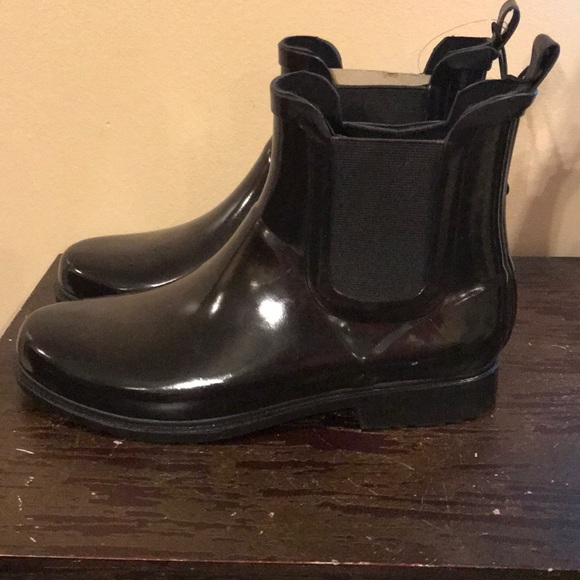 Shoes - Women’s ankle rain boot